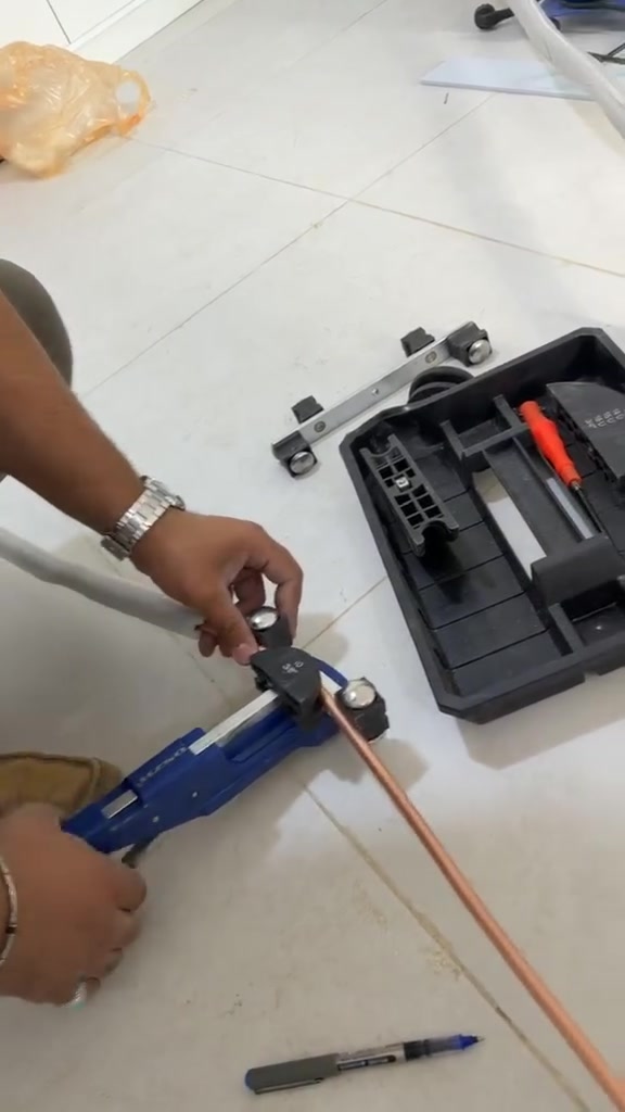�❄️ شركة المسارات الهندسية للتكييف والتبريد ❄️🚨

✅ خبرة في التجهيز، التنصيب، الصيانة، الغسل الشامل، البيع والشراء والاستبدال
✅ تنفيذ باحترافية عالية وفق المواصفات الفنية
✅ ضمان حقيقي لمدة 3 سنوات على العمل

🔧 نختص بجميع أنواع أجهزة التبريد:
▪️ جداري
▪️ كاسيت
▪️ عامودي

🏢 جميع الأحجام والسعات التبريدية:
▪️ 1.5 طن
▪️ 2 طن
▪️ 3 طن
▪️ 4 طن وأكثر

🧊 نتعامل مع أفضل الماركات العالمية:
Gree | Tosot | Midea | Carrier | York | LG | Samsung

🧪 غازات تبريد أصلية ومعتمدة:
❄️ R22
❄️ R410A
❄️ R32

🧴 أشهر ماركات غازات التبريد العالمية:
▪️ Freon
▪️ FrioJet
▪️ Honeywell
▪️ Chemours
▪️ Arkema
▪️ Floron

⚡ خدماتنا المميزة:
✔️ فحص ضغط وأمبير
✔️ سحب فاكيوم
✔️ ضبط أداء التبريد
✔️ تمديدات مرتبة وعزل احترافي
✔️ بيع، شراء، واستبدال الأجهزة

📲 للتواصل مباشرة:
رقم الهاتف: ***********
🌐 متواجد على: واتساب، فيس بوك، إنستغرامkrar1994n
بأدارة :الاستاذ :كرار التميمي

