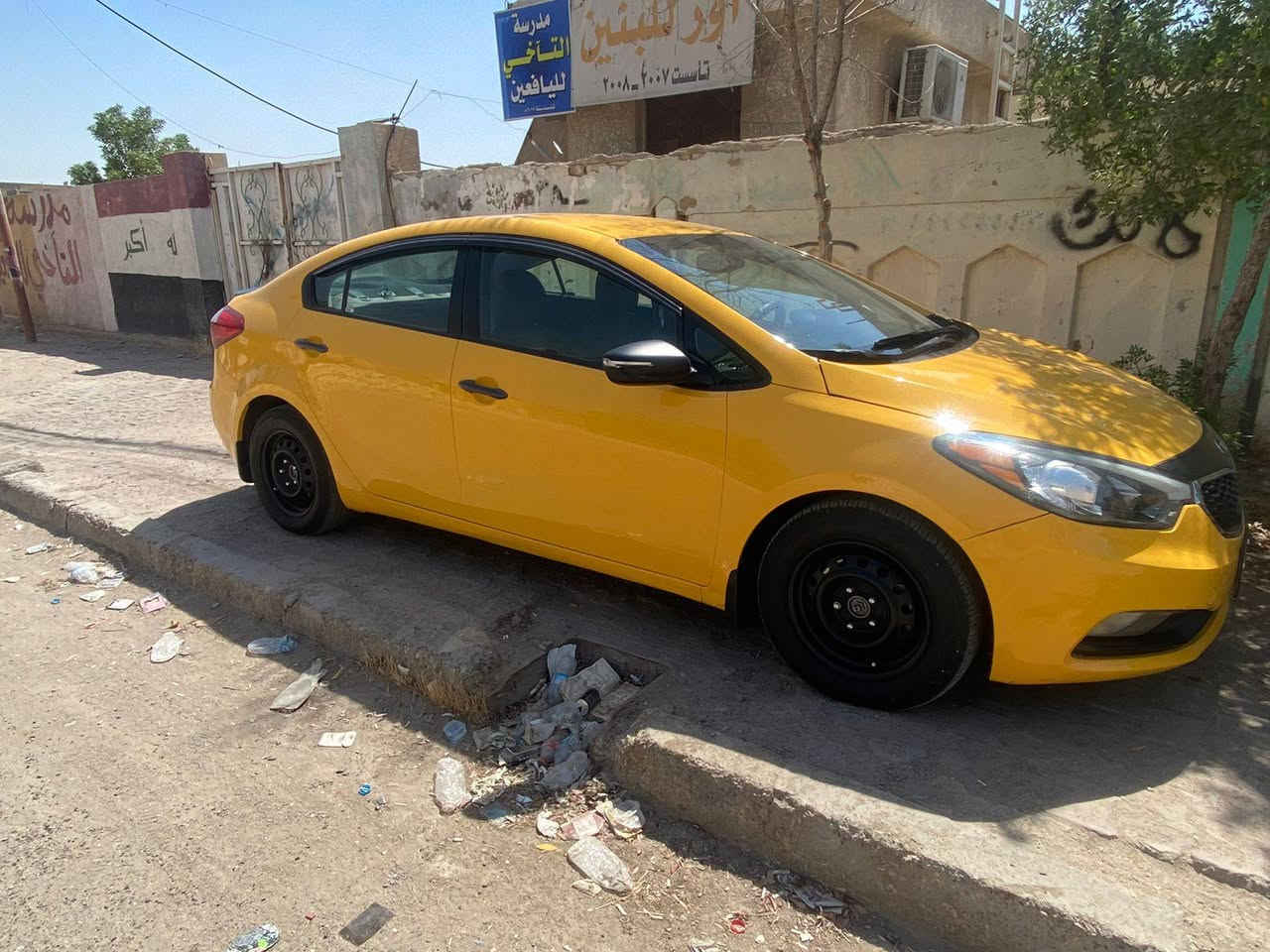 السلام عليكم فورتي للبيع موديل 14 السيارة بيه جامع الامامي والباقي كلة كفالة محرك 2000 دوش السيارة بسمي رقم بغداد تحويل ثاني يوم السيارة تخم تاير جديد صدر إمامي خلفي جديد تبريد ثلج خير من الله السعر 105 وبي مجال للشراي للستفسار ***********
