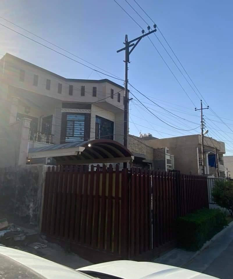 دار للبيع // الموقع بغداد // حي العباس/ خلف محطه وقود حي العامل الدخول مقابل كليه الرشيد من الطريق السريع // المساحه 150 متر // الواجهه 7.5* 20 // الدار طابقين كامله // الطابق الاول صاله ومطبخ وغرفين نوم وهول داخلي وحمامين // الطابق الثاني 3 غرف نوم وحمامين // يوجد سطح في الطابق الاول وسطح في الطابق الثاني يحتوي بناء غرفه مخزن سندويج بنل // بناء عام 2013 // مع اثات يحتوي غرفتين نوم حديثات مع كاونتر مطبخ حديث جدا جدا // شارع عريض
دار للبيع // الموقع بغداد // حي العباس/ خلف محطه وقود حي العامل الدخول مقابل كليه الرشيد من الطريق السريع // المساحه 150 متر // الواجهه 7.5* 20 // الدار طابقين كامله // الطابق الاول صاله ومطبخ وغرفين نوم وهول داخلي وحمامين // الطابق الثاني 3 غرف نوم وحمامين // يوجد سطح في الطابق الاول وسطح في الطابق الثاني يحتوي بناء غرفه مخزن سندويج بنل // بناء عام 2013 // مع اثات يحتوي غرفتين نوم حديثات مع كاونتر مطبخ حديث جدا جدا // شارع عريض
20 مقابل ساحه الرساله
            للتواصل واتس اب    
            ***********
