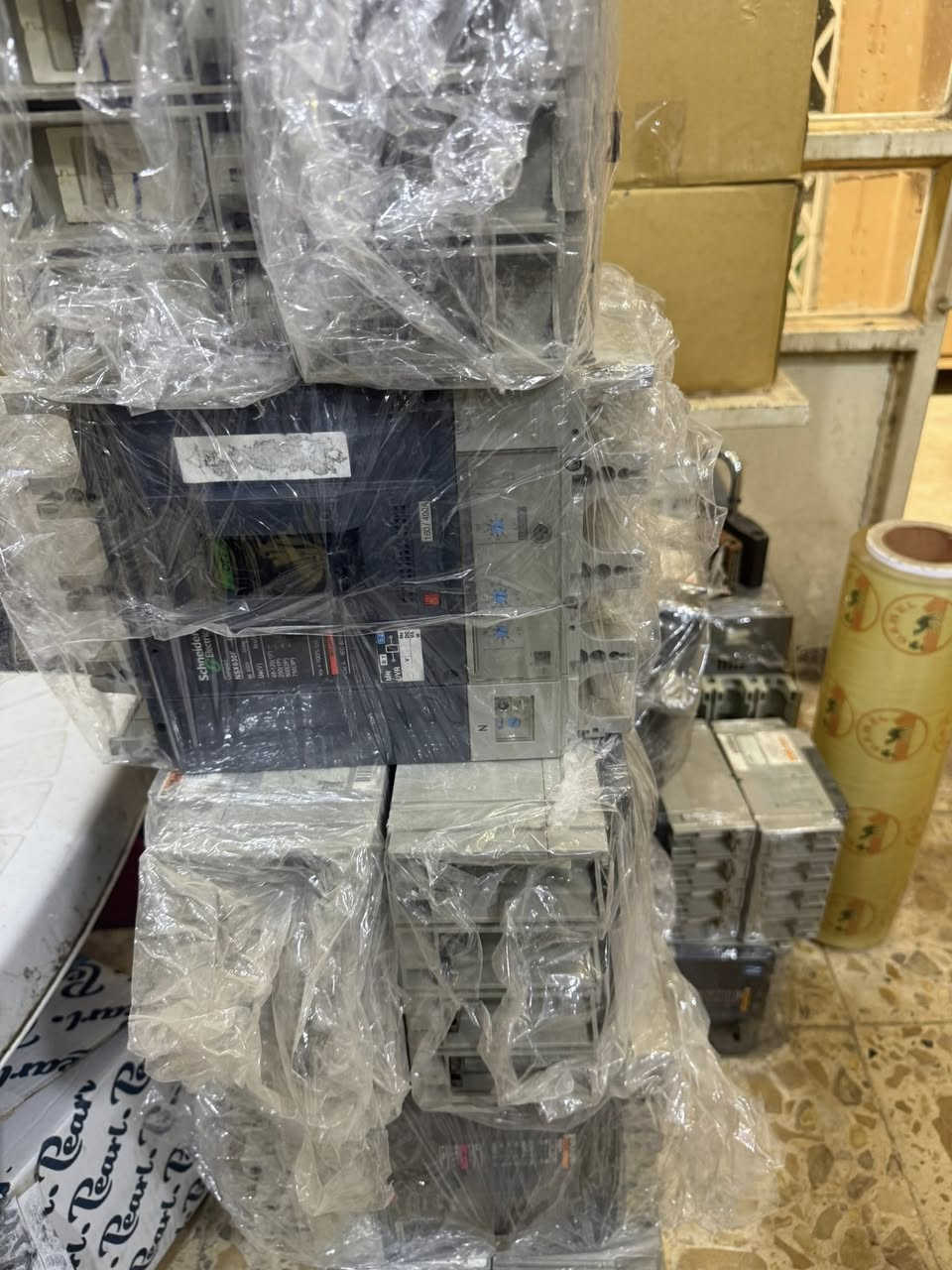 السلام عليكم يتوفر قاطع Mg  اصلي باله فرنسي /100A/125A/ 160A/ 250A/ 400A 630A/ 800A/ 1000A /  أتواصل ع رقم واتساب ‭٠٧٧٧ ٠٣٥ ٢٢٨٩‬
