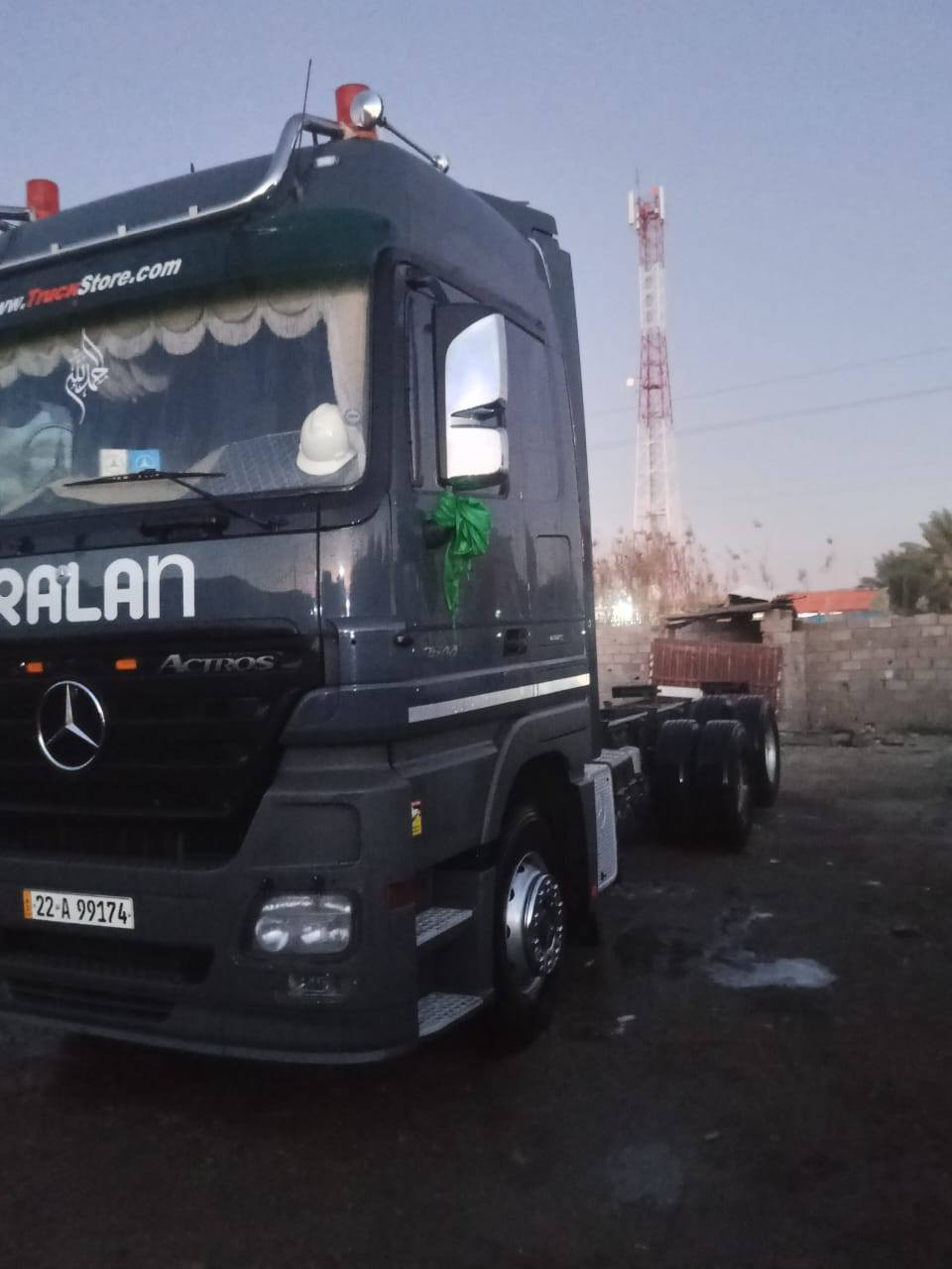 اسلام عليكم مرخصت مدير لكروب
سياره دمعه موديل 2004 حجم 2544  شاصي عدل   مواصفات ثلاجه  رتايدر 5 طكات  كامرات شامه  لايت دمعه  بلاد مكفوله كفاله عامه لستفسار لشراي لتصال ‎*********** متواجد  وتساب وفيس بك عباس حامد نعيم
