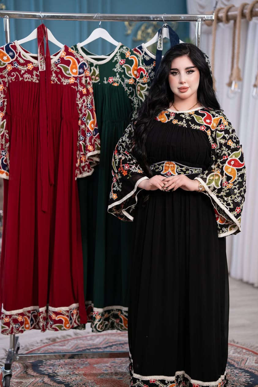 فستان نسائي 
موديل تركي، خامة شيفون، شغل يدوي راقي جداً (شرط الفحص)
الأحجام: L, XL, 2XL 
يلبس من 38 إلى 48
درزن 300 ألف
 مفرد 31 ألف


**إذا كنت صاحب هذا الإعلان وتريد حذفه لأي سبب، رجاءا أرسل رسالة إلى الدعم الفني**