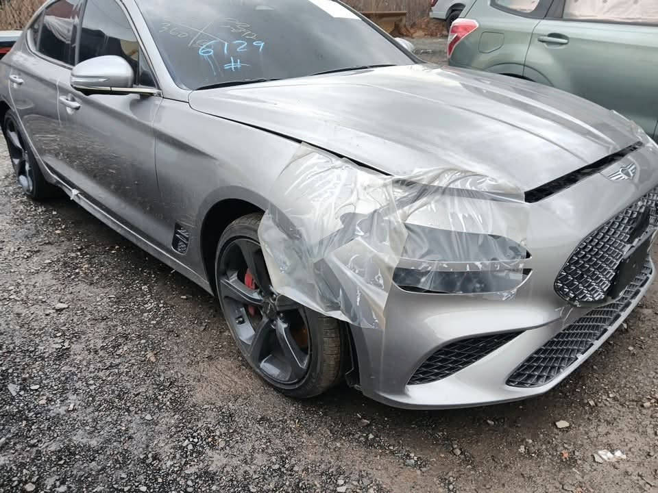 السلام عليكم 
الغرض من البيع بسبب محتاج للبناء

KMTG54SEXTU160501

Genesis G70 3.3T v6 Awd Sport Prestige 2026 //375🐎🐎

دخلت جديد 

بدون صبغ وبدون تكحيل حادثها دعاميه فقط

مرقمه وبأسمي

ايرباك مصلح 

بصمه +كارت دخول 

عليها اكتف كزوز يفتح ويا الـ+sport و sport وبالأضافه بيها بعد 3 وضعيات قياده 

تدفئه وتبريد مقاعد 

ميموري مقعد السائق

حساسات 

كامرات 360 

واكيد سوالف القياده الذاتيه 

وبالنسبه للداخل ابيض 

السياره لونها سلفر غير محدد 

صارلها شهرين من رقمتها 

ماشيه 13 الف كيلو 

فجوج برمبوا 

عليها كامرا azdom m 660 تصور داخل وخارج السياره 4 كامرات 

ماكو شي بيها مبدل 

السعر 33.000$ وبيها مجال 

كمركها وحده 10.500.000

مكاني بغداد 

وهذا رقمي ***********

ومتواجد خاص

شباب ترا الغرض من البيع علمود البناء

ومن الله التوفيق 🩵

— في ‏‏بغداد‏‏.
