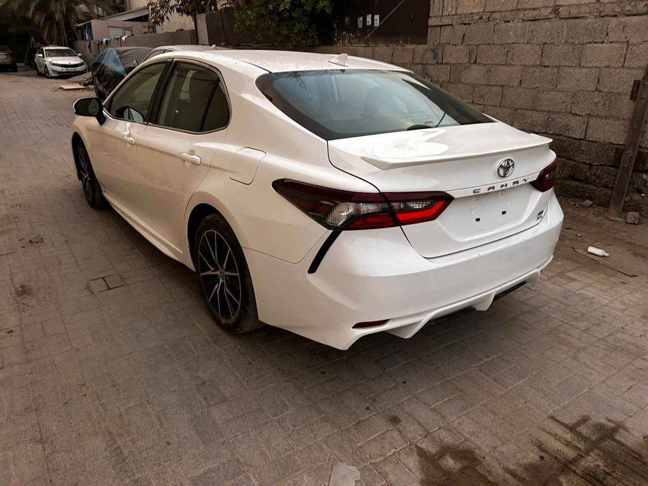 سلام عليكم
كامري 23
وارد امريكي 
بانزين فقط 
مكينه 2500
ماشيه 38ميل 
بيه جاملغ وباب مبدل 
شغل مضبوط 
رقم اربيل 
السعر 205 وبيه مجال السياره حيل جديده 
***********
