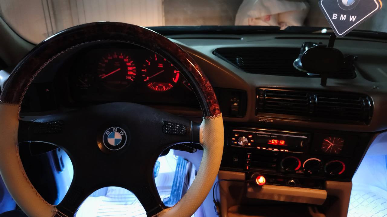 BMWبۆ فرۆشتن مودیل 91 مەکینە 520کەپس بیلاد هەمووشتی نویە تا 2030 باناوی خۆمە نرخی 52وەرەقە ژمارە ***********فەیبەر وەتسئاپ شقلاوة, أربيل
