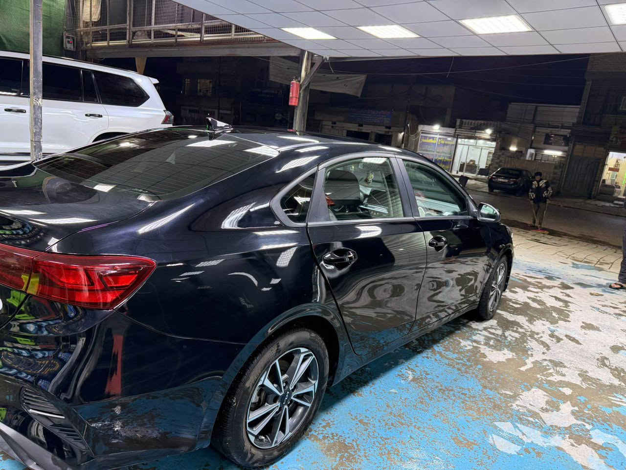 السلام عليكم 
كيا فورتي 2024 
بسعر مناسب اتصال وسهل ايرباك فقط استيران 
حادثه بسيط جاملغ وباب وحافه باب فقط يعني قطعتين صبغ بچم كبس ع وضع شركه سياره بدون اي نقص ماشيه 38 ميل فقط نص مواصفات 
مكاني بغداد جديده موبايل *********** بغداد, العراق
