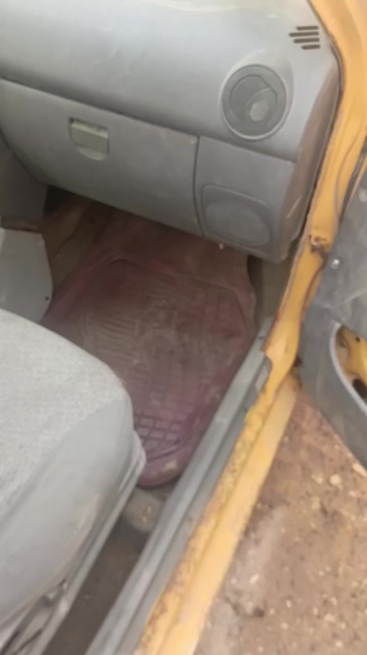 سياره سايبه مكاني بغداد حي الجهاد ابيع لكم حديد بس مكينه وشواصي مقفولات راعيها موجود ب 800 ***********
