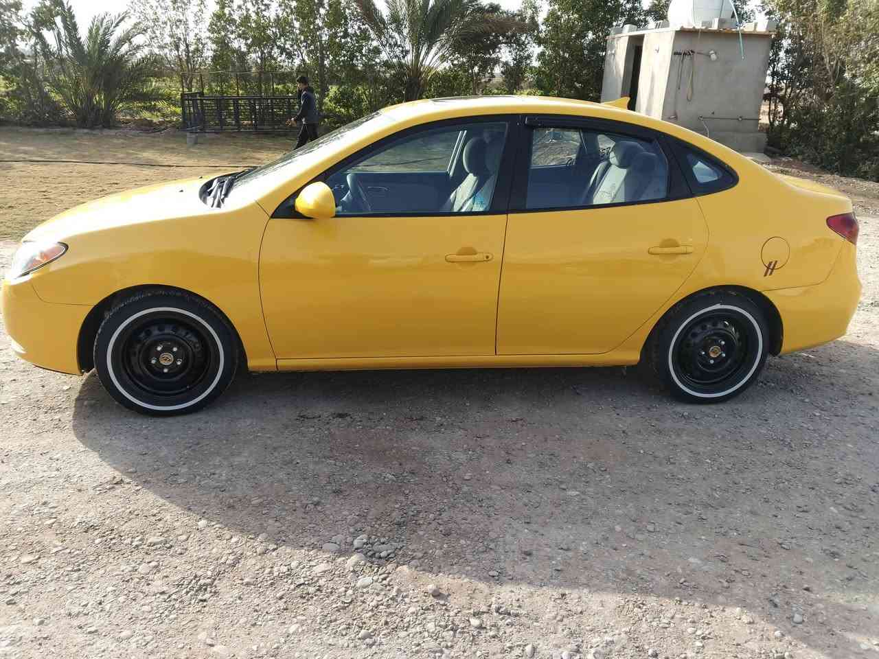 السلام عليكم. الانترا المقدس 2010 وارد امريكي السياره ليبل واحد ماعدا قبق الجنطة وبيها طخه بلجاملغ الامامي الايسر ومصلح ع البارد محركها خير من الله وكير وتبريد وتدفئه مكفولات صدرها خير من الله هيئه مصفره ارقام انكليزي رقمها بغداد والسيارة بأسمي مكاني بغداد.السعر 100وبيها مجال جدآ بسيط  للأتصال *********** بي واتساب
