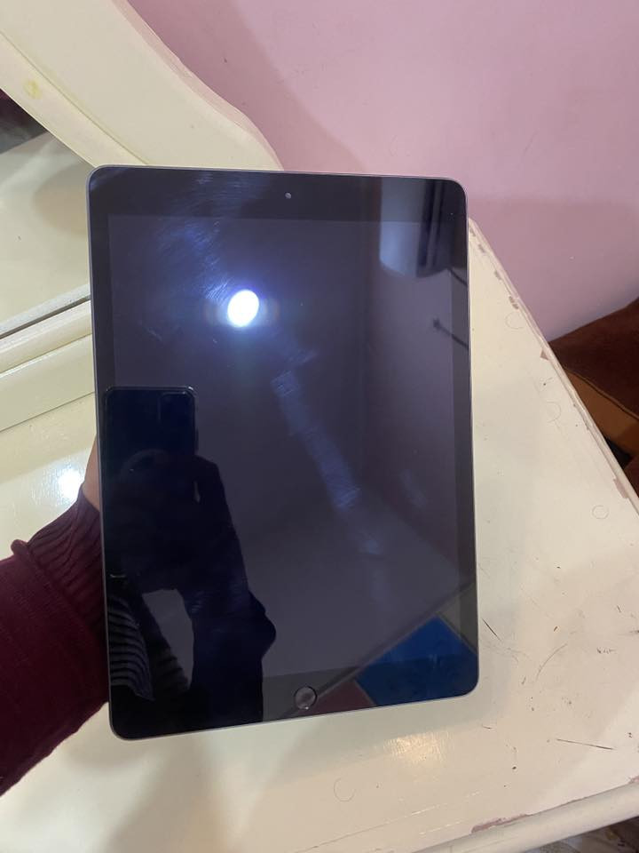 للبيع ايباد 8 ذاكره 128 الجهاز نضافة 97‎%‎ 
السعر 275 قفل 
للاتصال ***********
