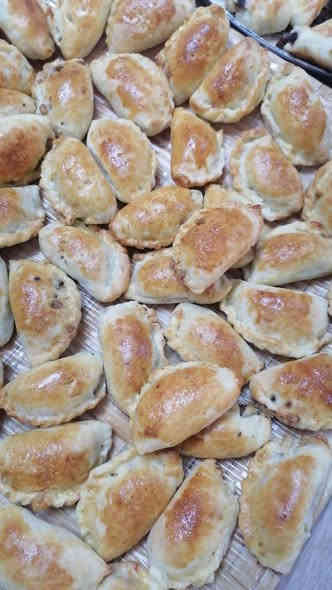 لهم صلي على محمد وال محمد  🦋قالب كيك + كيلوين كليجه بسعر 16 وتوصيل مجااااااني فقط للحجز وتساب ***********
