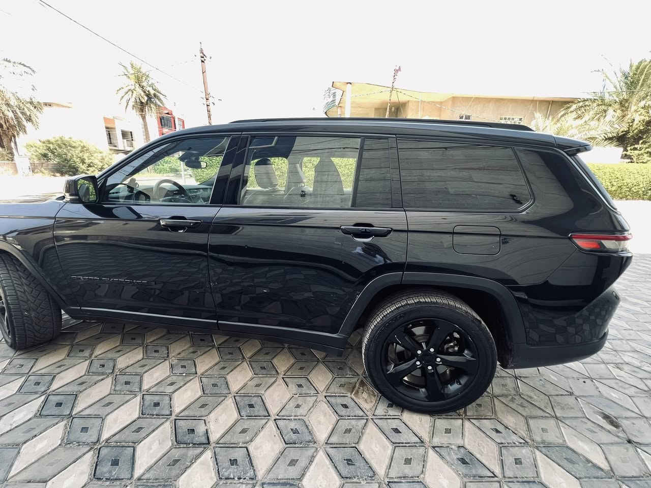 جيب  كراند شيروكي التديو بلاك توب موديل 2021  

فول مواصفات عدة الفتحة 

ماشية 55قابله للزيادة 

حادث من امريكا فقط بالباب الخلفي وره سايق بارد قليل 
ومنزل سونار وصور امريكا 

والباقي سياره كفاله سونار منزله ورقم شاصي هم منزله 

المواصفات 
محرك 6سلندر 3600
كشنات جلد كنتاره 
كشن كهرباء
صندوك كهرباء
كشنات هيتر وستيرن هيتر 
فول تحكم ستيرن
رادار امامي وقيادة ذاتية 
نقطة عمياء وتحديد مسار 
فور ويل 
 انارة الخارجية لد ولاين زينون 
شحن واير لس 
ابل كار بلي واير لس 
اشاير بالمري وهيتر المرايات الجانبية 
ويل حجم 20 
تشغل عن بعد 
 تبريد قطعتين 
السيارة رقم بغداد
💵السعر 280   تم تنزيل سعر لان متوازي على فلوس وسياره جديده ومناقصه برغي وقطره صبغ مابيه وسعره بي مجال @#@

📍مكاني بغداد المنصور

***********
