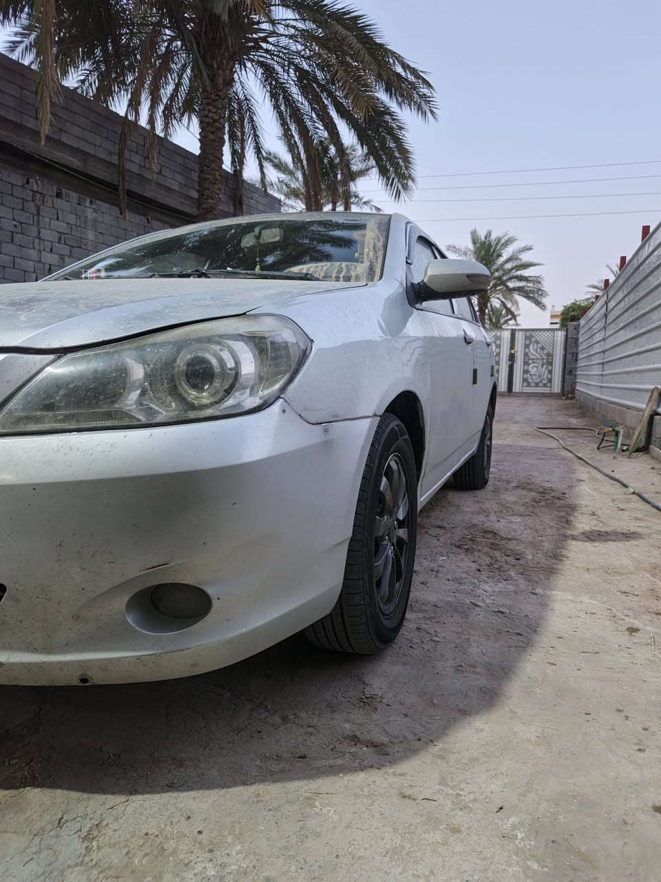 السلام عليكم BYD G3 للبيع موديل 2013 رقم بغداد انكليزي تحويل مباشر
كير مكينه بلادي كير أوتوماتيك تخم تاير جديد تبريد شغال منضومه كامله جديدة صدر 70% كهربائيات كلها شغاله بيها قطعتين صبغ بدون دواخل جاملغ وباب صفحة السايق للعلم الكير شاده مال حاويه 
مكان السياره بغداد اليوسفيه *********** السعر 53$ وبيها مجال
