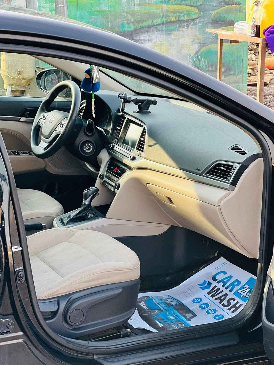 السلام عليكم النترأ 2018
فول مواصفات ماعده البصمه والتنته شاشه كبيره وكامره دواره 
رقم سليمانيه  هزه وسنويه جدد
بيه قطعتين صبغ وبيه ملاحضات بصيطه بيع او مراوس حسب القناعه للستفسار اتصل عل رقم او خاص متوفر

***********
