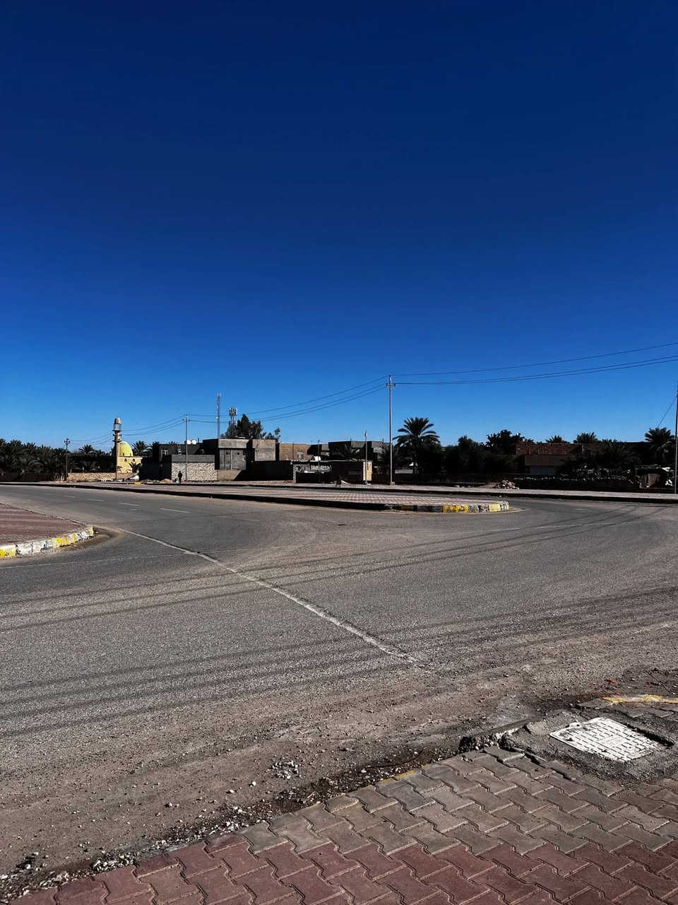 هيكل للبيع المساحة ٣٠٠ متر طابو صرف ركن
على شارعين تبليط 
يتكون من ديوانية وغرفتين وهول ومطبخ وصحيات 
الموقع / قرب ساحة الغاز 
الشارع المؤدي على السبحاني 
السعر ٣٢ مليون وقابل للتفاوض 
للاستفسار ***********
*********** زورونا موقعنا مكتب اليوسف للعقار فلكة جسر حجلان 
اليوسف للعقار
