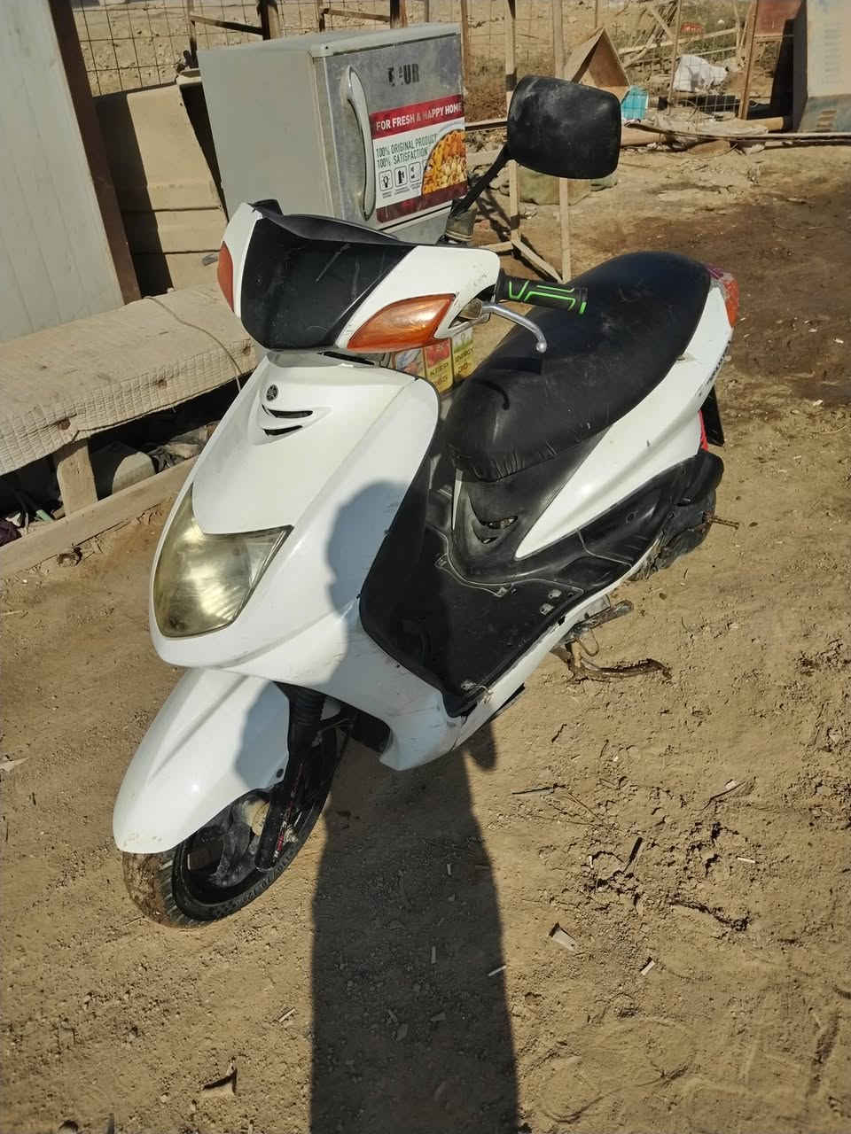 دراجة سكنس ياباني محرك مفتوح مرة وحدة مجفتهة قبل شهر  كفر نضيف مثل لي بصورة بس هسة طافية ماعرف شنو سبب  كهربائيات شغلة كلهة سهرهة نهاي كلش  ١٥٠ لاف   رقم لهاتف ***********
