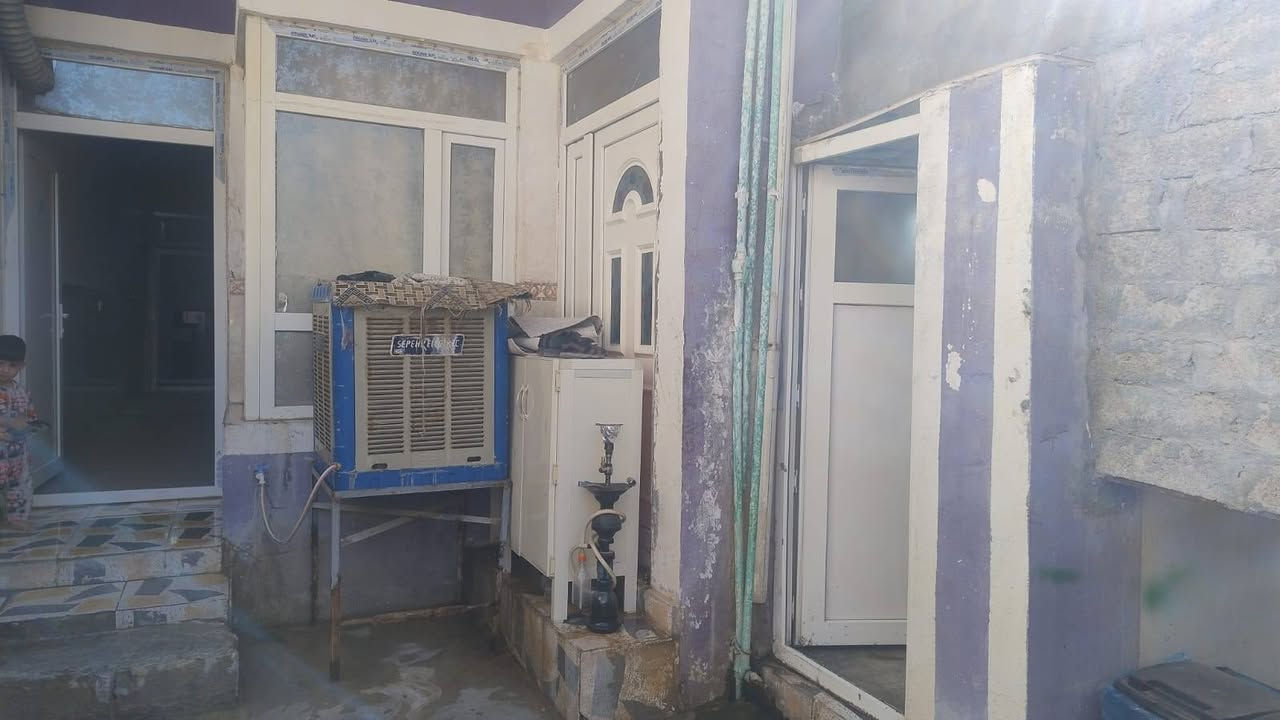 نرخی : 3 دەفتەر ومەعمەله 
ناونیشان : کەلار- گازینۆی ئازادی 
ڕووبەری: 100 مە تر دووقات 
دەرەجی خارجی وبۆ دووماڵی جیاواز دەبێت 
***********
***********
