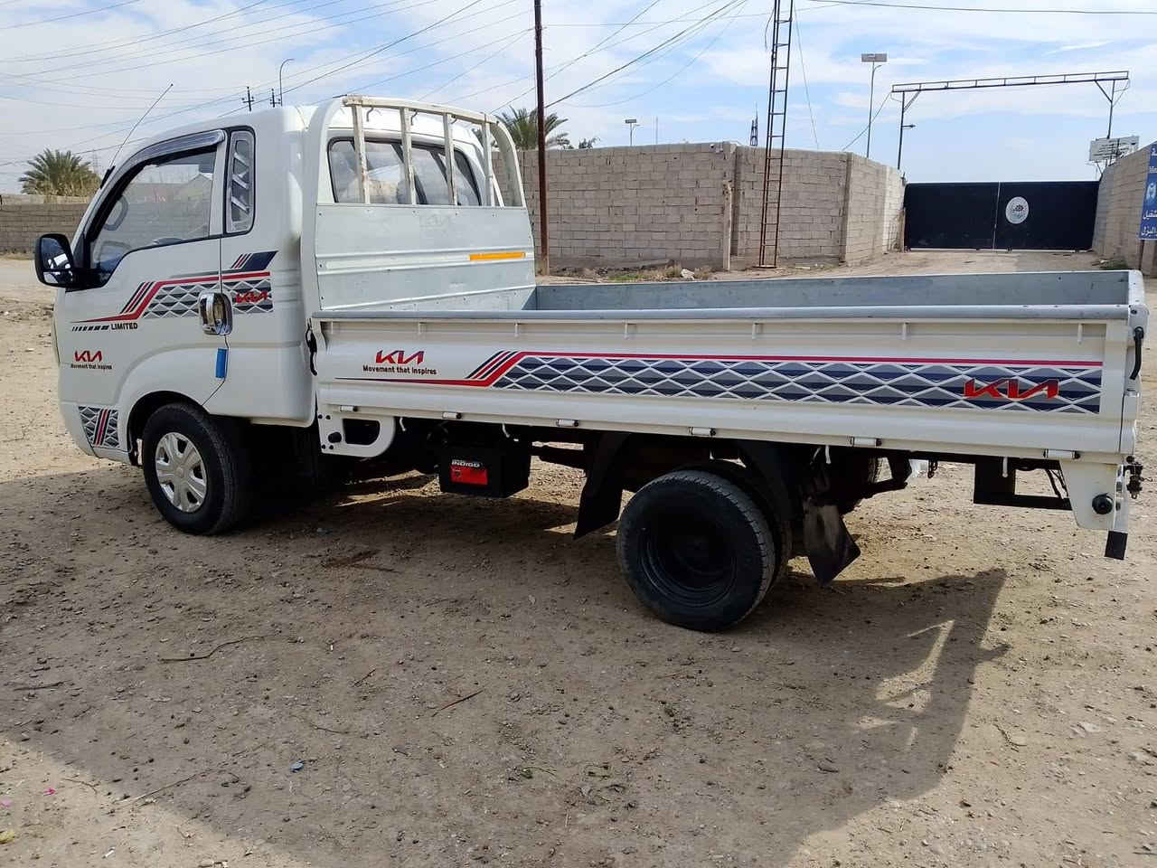 السلام عليكم كيه عموشه حمل للبيع موديل 2009 رقمها صلاح الدين مشروع وطني تحويل ثاني يوم تخم تاير اكسل كير محرك مابي صرف تبخير فقط كهربائياتها كلها شغاله سنويه نهايه 2027 مكان بغداد الشعله رقم الهاتف *********** السعر 90 وبيها مجال
