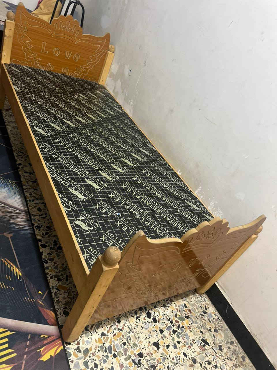 جرابي ام نفر واحد عدد 2 بعدهن جدد 
شرط الاصلي ثقيل مكان كوت فلاحيه سعر وحده 75 الف 

*********** موشراي لتعبني سعر وحده 75
