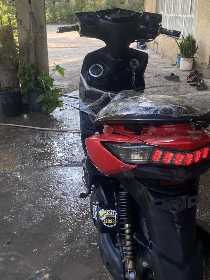 السلام عليكم سكنس لد 13 تحتاج ترتيب للبيع متواجد ***********     السعر 400 وبيهه مجال
