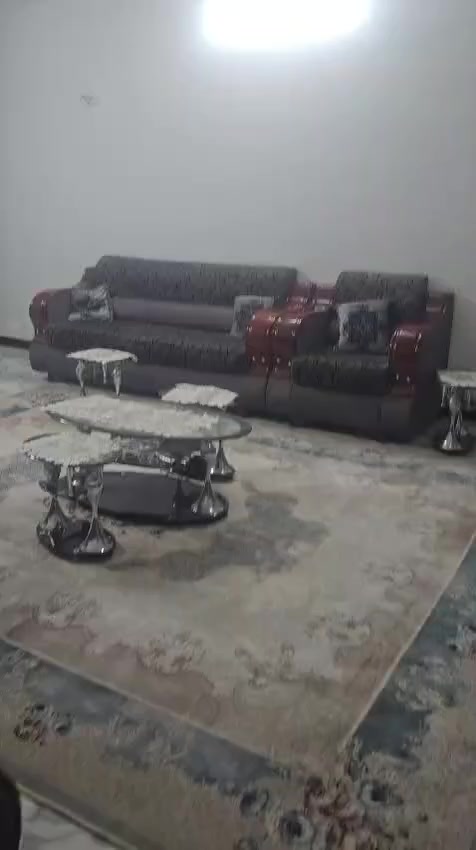 السلام عليكم بيت طابو صرف يحتوي 6عرف نوم مساحة 200على ساحه. البيت مقابيل حديقه 200 متر أشجار موقع خلف قريه مول اتصل على رقم ***********
