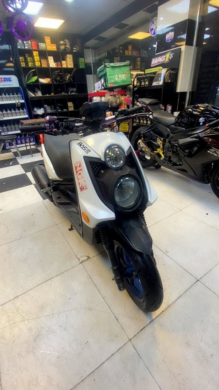 السلام عليكم سكنس جبلي للبيع. الله شاهددراجه صارله اقل لسبوعين الدراجه رمبه اوراقه موجوده منفيس كله موجود. الدراجه ستيررن دياضي. ومجامع رياضي.يدات بريك رياضي.عضمه سكليتر رياضي. سبايدر رياضي. زنون اصلي. طلاعات رياضي. زوج تايرات جلاتين اصلي. ماشيه أربعينات. زوج كلجات رياضي. الدراجه شلعته شك الكاع. السعر 1500وبيه مجال بصيط. عنواني الاعضميه. الهاتف (***********)
