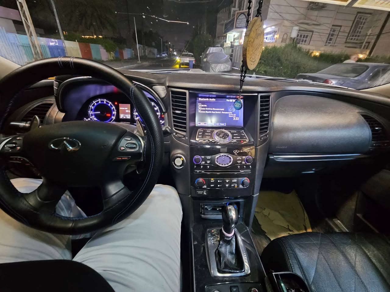 للبيع او المراوس حبايب انفنتي fx37 موديل ١٣ سيارة نظيفة جدآ ومناقصها شي ابد السيارة فوووووول الفول ٤ كامرات حساس امامي خلفي غرفتها جديده صبغ فقط دعامية امامية وخلفية السيارة خير من الله شغل واطلع واي نقص مابيها حتى حجرات بيها الجنطة كهرباء مري شفط ٩ سماعات ودمام بالصندوك  السعر ١٣٠ وبيها مجال***********
