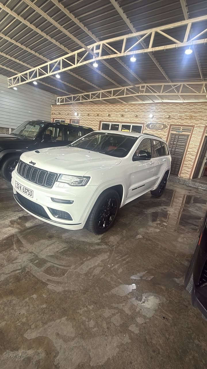 السلام عليكم
🔥 للبيع سيارة نوع جيب وكالة هارلم
📋 تفاصيل السيارة المعروضة
━━━━━━━━━━━━━━━━
🚘 النـــوع : جيب اس S معروفه مواصفاته وكالة هارلم  
📅 سنة الصنع : 2021
⏱️ العـــداد : 85 كيلو ٬
⚙️ المحـــرك : V6 3.6 
🎨 اللـــون : ابيض 
💰 السعـــر  335 $

📝 ملاحظات:
خليجي
 كفاله عامه عدا PDR 
اصبعين مع كرت 

━━━━━━━━━━━━━━━━
📍 الموقع:
النجف الاشرف
***********
