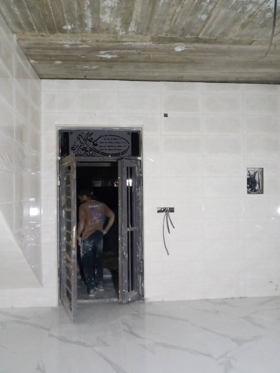 السلام عليكم كادر خلف سيراميك جذاري ورضي ودروجه وكلما يخص السيراميك والمرمر شغل درجه  استلام مهندس  
***********
