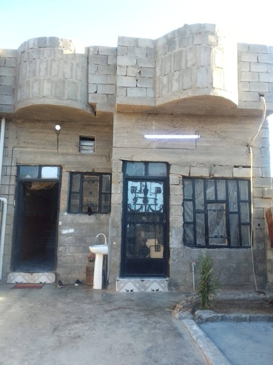 #دار للبيع منطقه الفرسان #طابق واحد #المساحة ١٢٠ متر واجهة ٦متر ونزال ٢٠ متر #بناء سنه ٢٠١٩ يتكون الدار من غرفه نوم وصاله وديوان ومطبخ #موقع الدار الفرسان قرب جامع الرؤف الرحيم #السعر 28 مليون وبي مجال
***********
