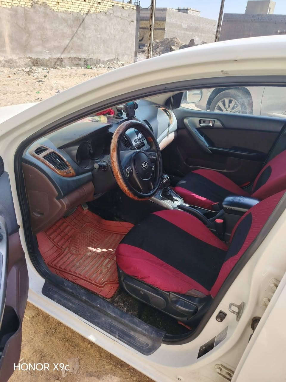 السلام عليكم سيراتو 13 محرك 1600 خليجي رقم بصره كفاله عامه السعر 110 مبايل ***********
