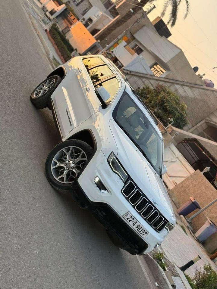 السلام عليكم 
جيب لاريدو موديل 19 خليجي 
مواصفاتها معروفة بيها قطعتين صبغ 
چاملغ وبنيد اثر طخه اثناء دخول السيارة للبيت 
ماشية 100mi كير مكينة مكفولة 
السعر 245 بيها مجال بسيط
موبايل ‭0781 664 8277‬
مكان السيارة صلاح الدين بلد او تكريت
