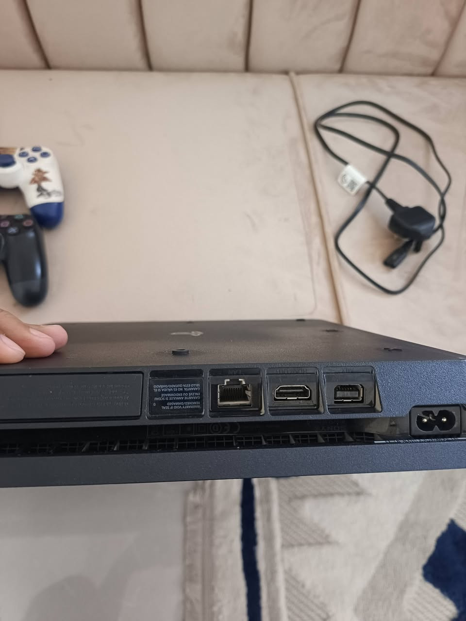 للبيع بلي 4 سلم مهكر ذاكرة 500 نضام 11 متروس العاب قويه مع ٢ يدات 
و يو بي اس مكسيما جديد ما مشتغل السعر 250 قفل بدون عملة مكاني كربلاء ***********
