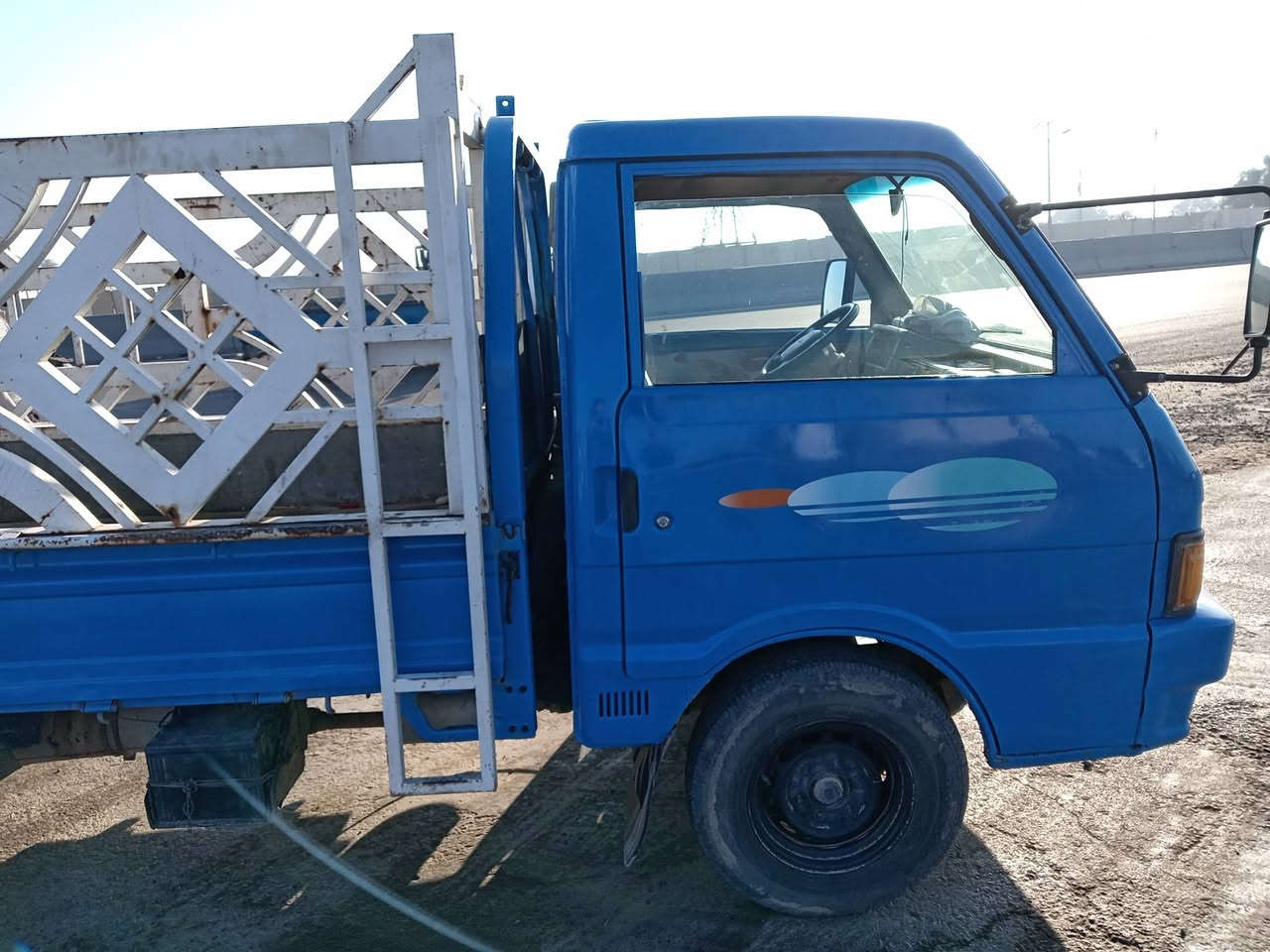 السلام عليكم
كيا موديل 1995 بغداد انكليزي
شاصي و رقم شاصي و كير مكفول
محرك بي تنقيص جدا بسيط
تخم تاير  بدون خياس
السعر 45 ورقة
للاستفسار ***********
