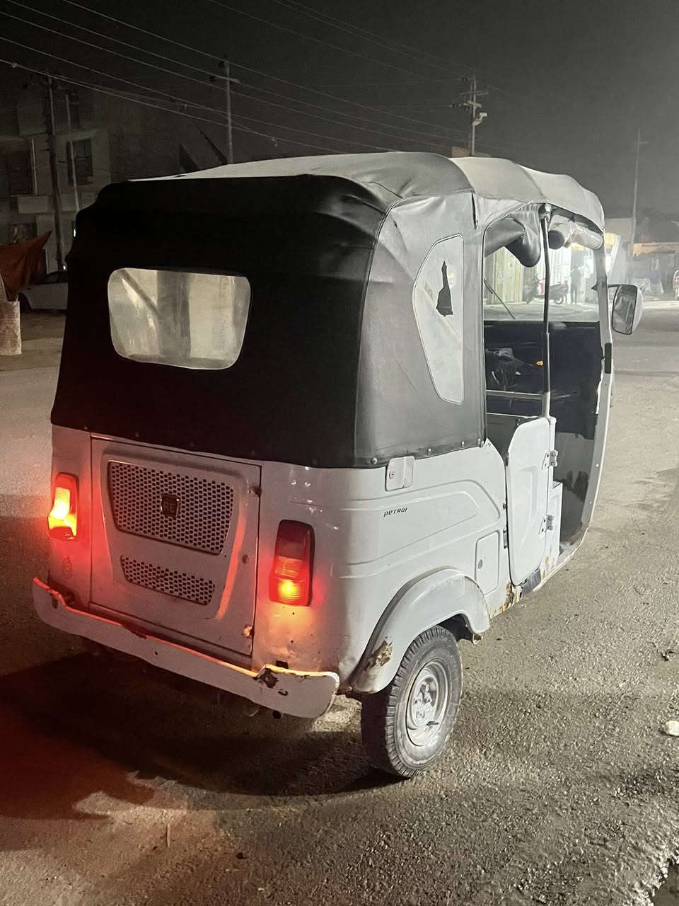 السلام عليكم 
تكتك باجاج موديل 2021
التكتك خير من الله مكينتها لاتبخير ولا تنقيص
بيها ضربه بالغد شبر بالجهه اليسار
اوراق اصولي 
شركت غبور القمر
السعر 5100
***********
