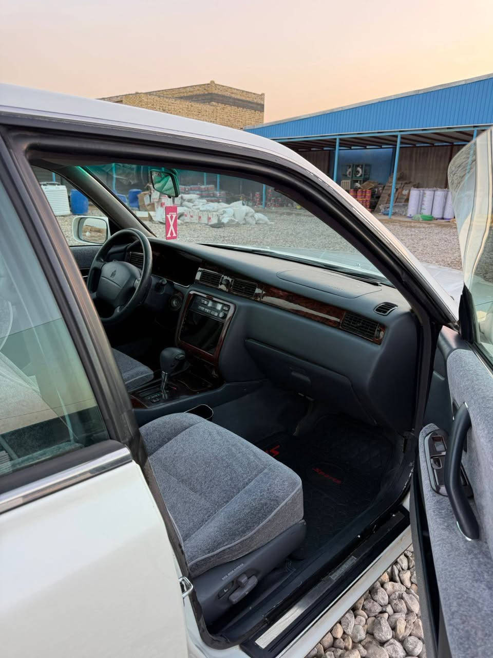 راس الثور فلات موديل 96 جاهزه من كلشي مكينه وكير شرط تخم تاير حداديه منظومت تبريد كله جديد جاهزه من كلشي ماتخسر عليه الف سياره كشنات كهربائي شاشه ليزريه جنجر 12 قرص رقم دولي سنويه لل 30 بسمي سياره كفاله حته من صبغ مكاني الناصريه الغراف للاستفسار ***********
