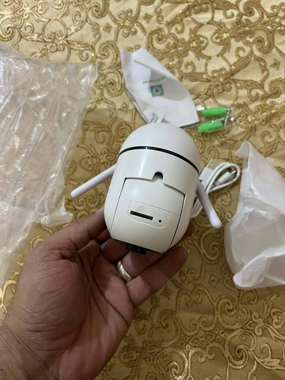 السلام عليكم كامرات ثنين للبيع قيم وخذ معا توصيل رقم الهاتف ***********
