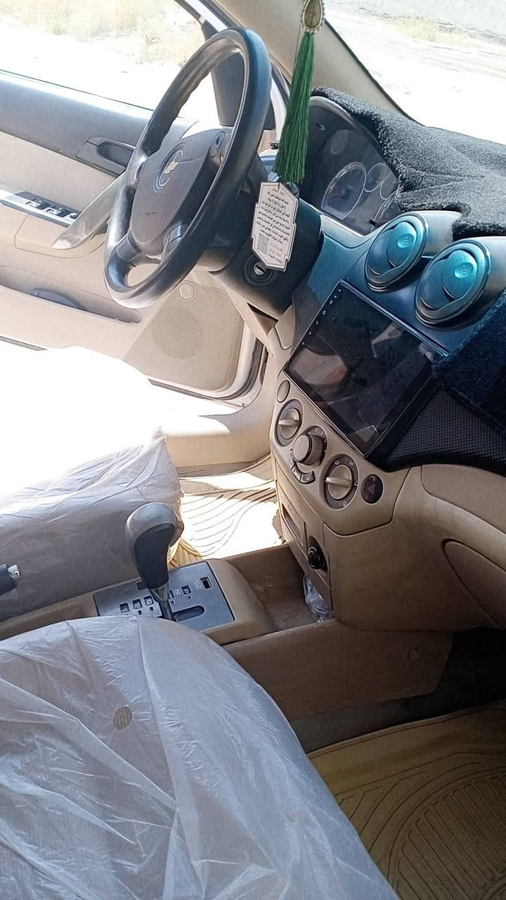 أفيو 2010 خليجي محرك مفتوح السيارة  بأسمي كفالة بيها جاملغ بارد وشوية صبغ رقم انكليزي داخلة هزة قبل 6 اشهر مكانها شامية *********** سعر 75 بيها مجال قليل
