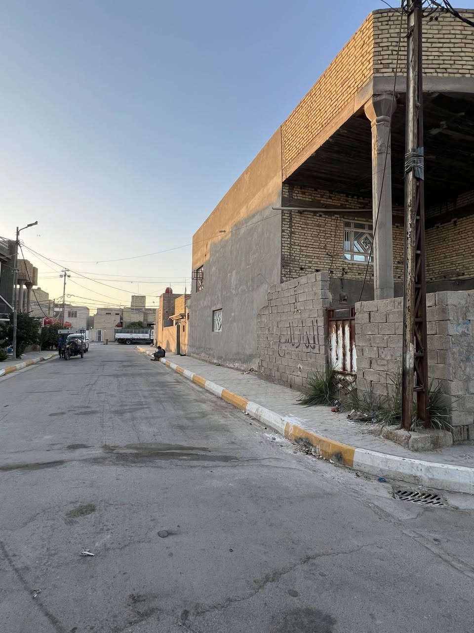 🏡 دار سكني للبيع – طابو صرف
📍 واسط – النعمانية
📐 المساحة: 200 م²
⭐ موقع مميز

🔹 6 غرف نوم
🔹 غرفتان في الطابق الأرضي
🔹 4 غرف في الطابق العلوي
🔹 مناسب للعوائل الكبيرة

للاستفسار والاتصال:
📞 ***********

العمدة للعقار
عماد الشمري
