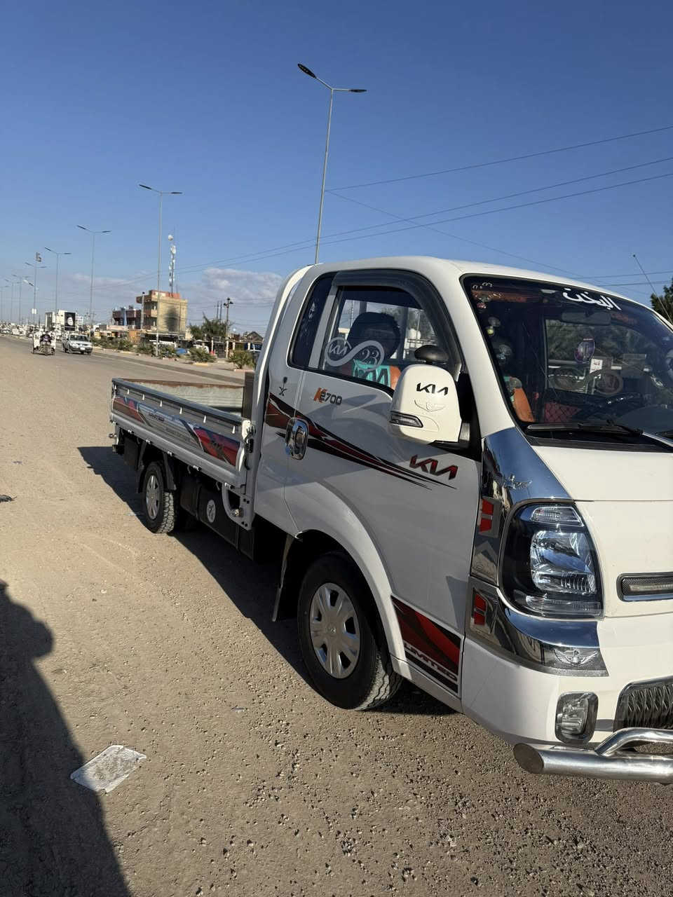 السلام عليكم للبيع كيا حمل موديل 2023 رقم بغداد مكفوله كفاله عامه سياره جديده ماشيه 77 تخم تاير دوشمه دعاميات خلفي وأمامي تانكي 100 لتر السعر 155 وبيها مجال للاستفسار ***********
