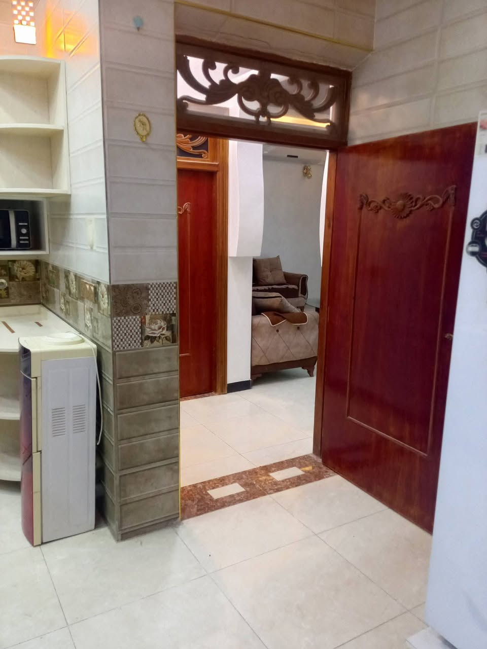 متوفر الان دار سكني #للايــجـار

موقعه الديوانية #خلف_مطعم_حياوي
مقابل المحكمه الجديده 

#البيت_مؤثث_من_كلشي_وجاهز_من_كلشي 

🏠 تفاصيل الدار 

مساحته 400 متر 

الدار يحتوي علئ غرفتين نوم وصاله ومطبخ واستقبال وصحيات داخليه وخارجيه وحديقه 
وطارمه وكراج وصاله فوك  

الاثاث غرفه اخشاب تخم في الصاله تخم في الاستقبال كاونتر طباخ غساله ميز طعام 
سبالت عدد 4 مع غساله صحون وغساله اخرئ مع مراوح سقفيه والبيت جاهز من كلشي 

 

#السعر_خاص
🔺#للاستفسار اكثر الاتصال على الارقام التالية
***********
***********
او مراجعة مـكـتب احـمـد الموسوي للعقار الديوانية حي الجامعة الشارع الرئيسي بداية شارع 15
