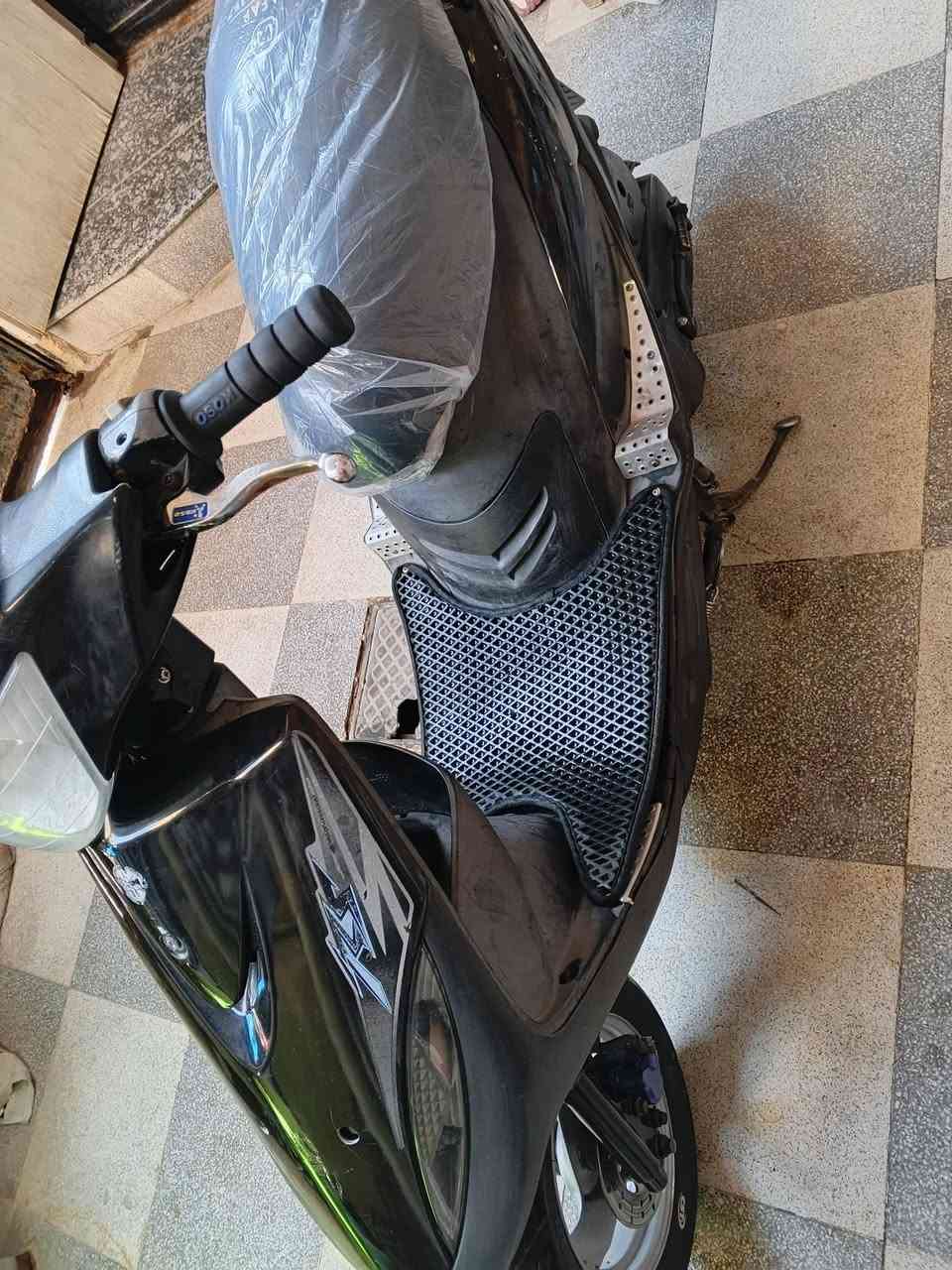 سلام عليكم دراجه للبيع ماكس عدله نضيفه شوفت عينك كفاله الدراجه ما مفتوحه مكينته كفاله عامه السعر 800 الاستفسار الاتصال ***********
