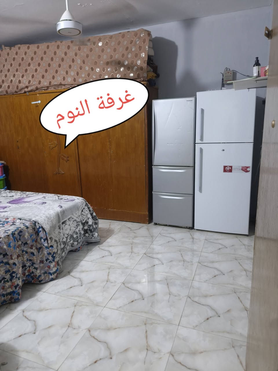 بيت طابو صرف مساحة150م طابق واحد  سقف عكاده يحتوي  من غرفتين  وصاله واستقبال ومطبخ وحمام داخلي  وطرمه مسقفه تدخل سياره  ومجمع صحيات مكانه الاسكان الجمعية خلف مدرسة العابد والايمان قريب ع حسينية خيمة احزان الهواشم   مطلوب اسكان 70 مقدمن 80 السعر 145 قفل للاستفسار عل رقم *********** واتساب او فيس متواجد
