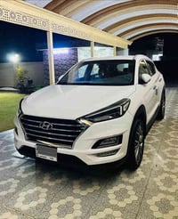 توسان خليجي فول عده سلايت  الكاصد  رقم بغداد  موديل 20 محرك 2.0 ماشيه ...