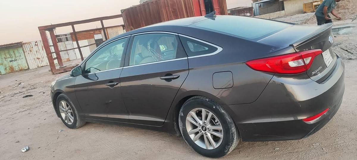 سوناتا 2017
الرقم ذي قار 
وارد امريكي 
محرك 2400
ضربتها مدگر وبنيد بدون ايرباك
السياره متواجدة في البصرة ام قصر  السياره محرك و گير و تبريد و حداديه و تخم تاير كله جاهز 
السيارة مال جناي 
للاستفسار على هذا الرقم غير متواجد في الفيس بوك 
***********
