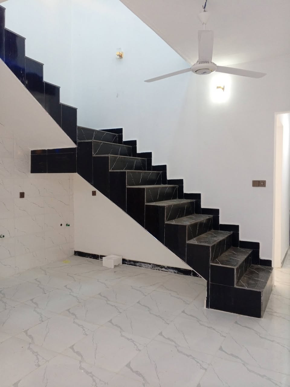 سلام عليكم دار البيع مساحه 100متر قاطين جزء ثاني كامل خدمات طابو زراعي سند 25 العنوان حولي تحرير زراعي محمد ليله الاستفسار على هذا الرقم ***********
