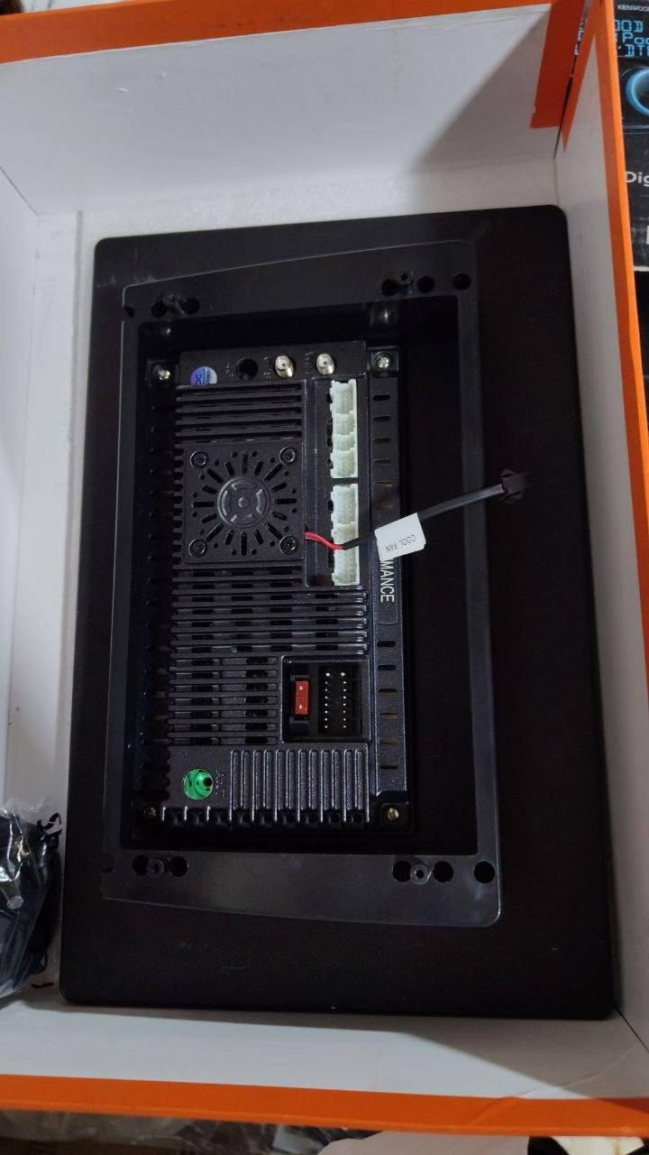 شاشة تاب حجم كبير اعتقد 11.5
اندرويد رام 6 ذاكرة 128 
جديدة امزون شرط مروحة خلفية 
تدعم سيمكارت 
كاربلي واندرويد اوتو 
قطعة قوية ونادرة بيها كسر بسيط باحد زوايا الشاشة ما ماثر على اللمس


**إذا كنت صاحب هذا الإعلان وتريد حذفه لأي سبب، رجاءا أرسل رسالة إلى الدعم الفني**