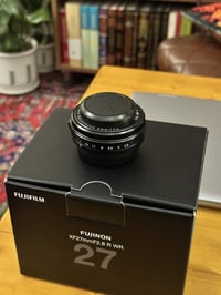للبيع عدسة فوجي f2.8/xf27mm السعر ٣٩٠ الف للتواصل /07742664898 عندي تو...
