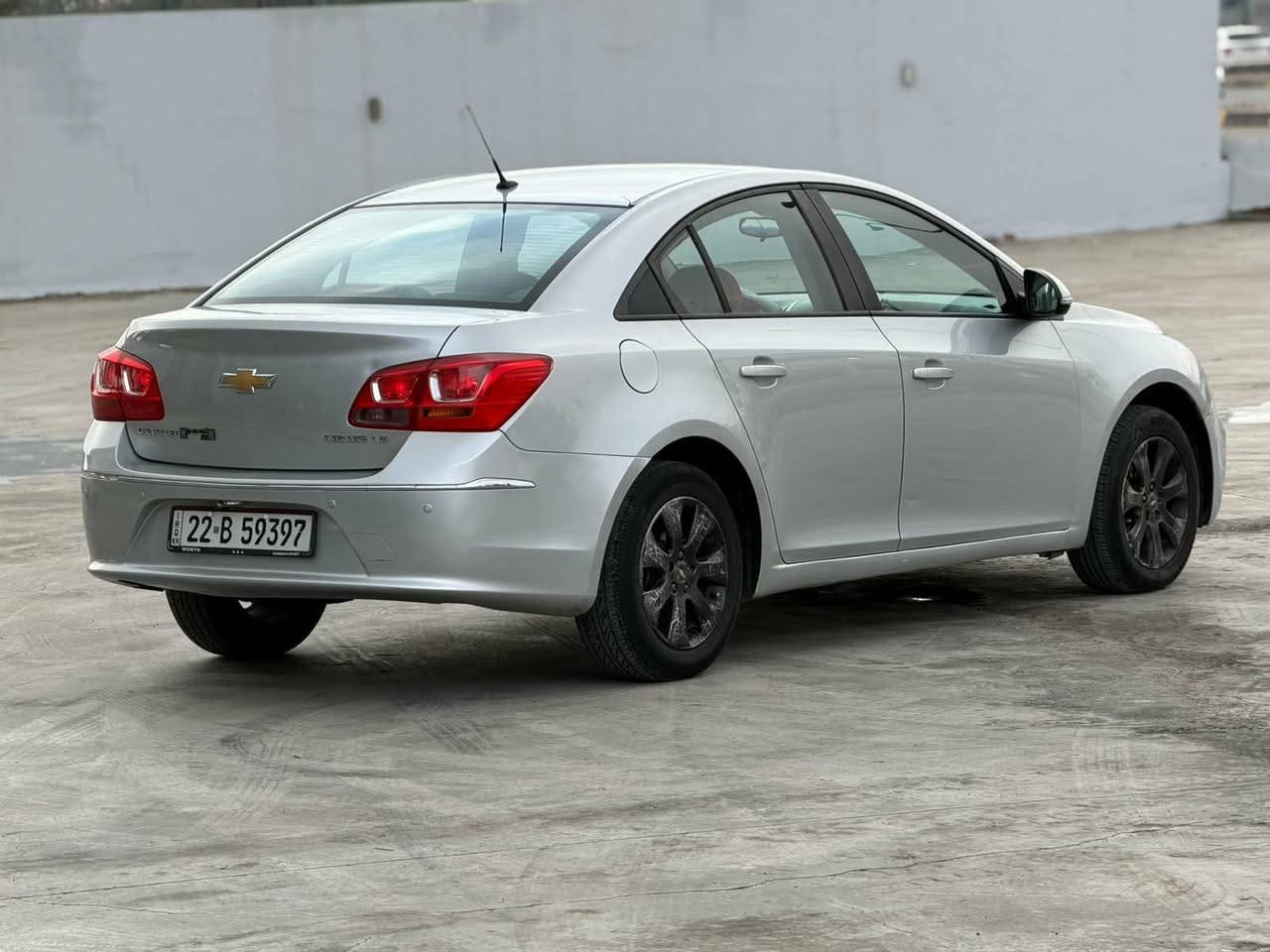 السعر 89 $$          ***********
كروز موديل 2017 خليجي مكينه كير شرط تبريد شغال  سنويه رقم جديد بأسمي شرط التحويل صبغ جاملغ وحافه البوند بدون دواخل كير توماتيك جامات كهرب شاشه كاميره تحكمات جهتين حساسات مثبت سرعه
