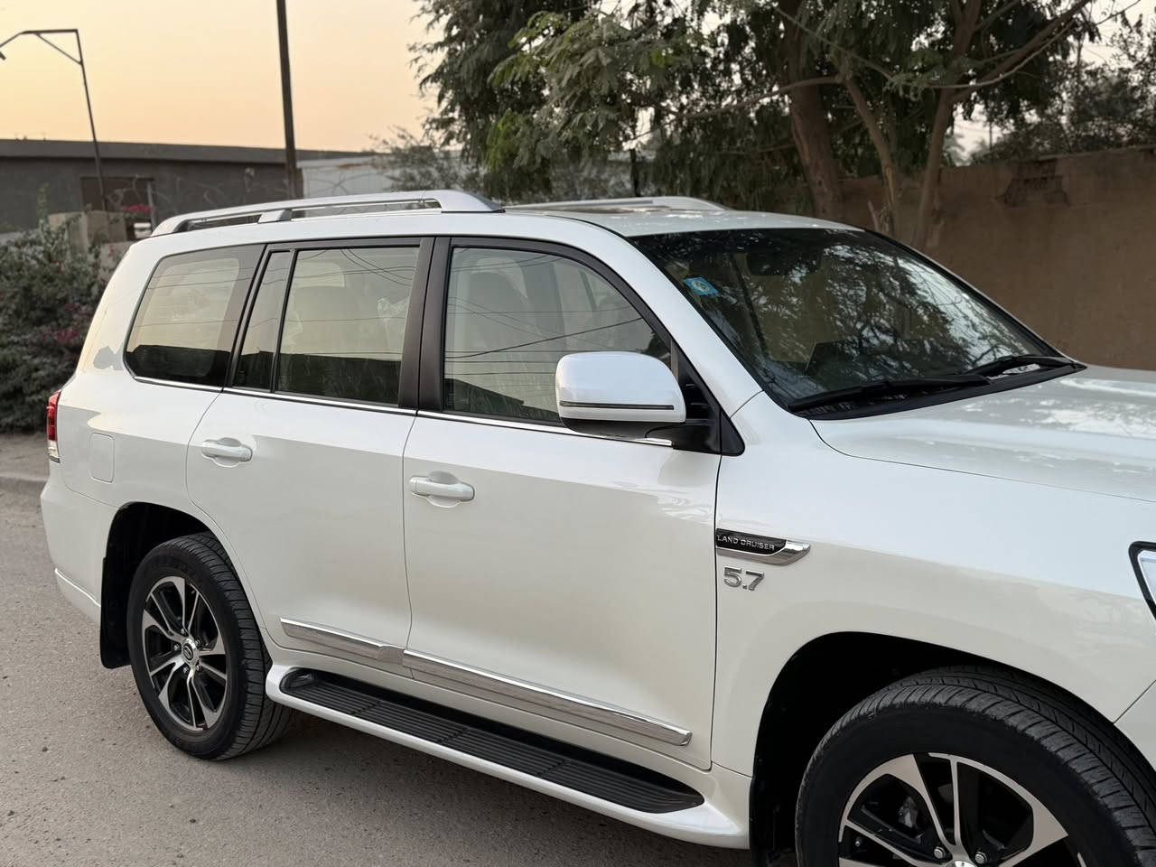 موديل 2021 VXR محرك 5700 مواصفات لكزس . سلايد عدسه لايت متحركه ستيرن كهربائي 5 بصمات الصندوك كهربائي الكشنات جلد شاشه كيجات لكزس كشنين كهربائي شاحن لاسلكي 3 شاشات تشغيل عن بعد سياره فول مواصفات معروفه ل VXR تجي فول . بيها شبر صبغ بركن الدعاميه الاماميه  محدده بالصوره ولباقي كفاله بشرط الفحص بسمي تحويل ثاني يوم اي استفسار           ***********
