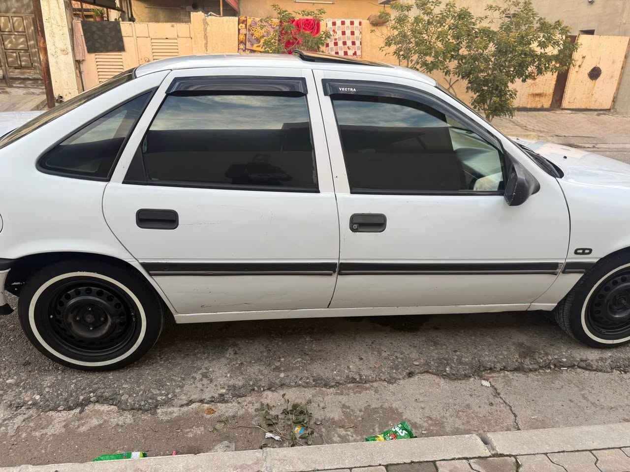 سلام عليكم 
سعره 43
فكترا موديل 92 بسمي سنويا جديد لل 32  هزه جديد 
محرك 20 شرط كير محرك صدر تايرات كهربائيات كله اب شرط سياره مال اخ لخو 
عنواني كركوك 
***********
*********** Singapore
